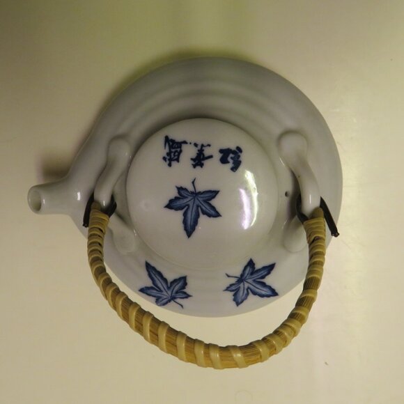 Small Japanese Teapot Blue Leaf Design (DK703) - Picture 6 of 6